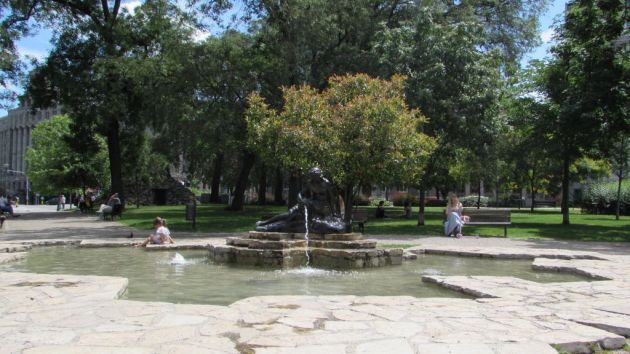 Fontana Devojka sa krčagom Pionirski park Beograd
