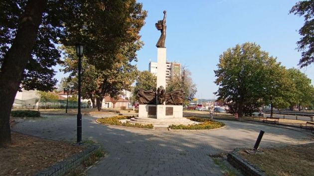 Mali park i Spomenik palim Šumadincima Kragujevac