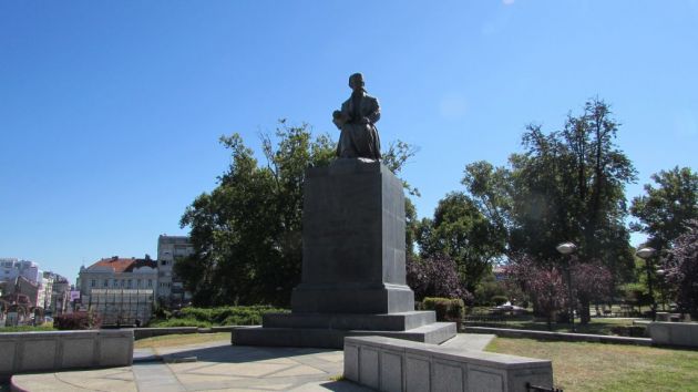 Spomenik Vuku Stefanoviću Karadžiću Beograd